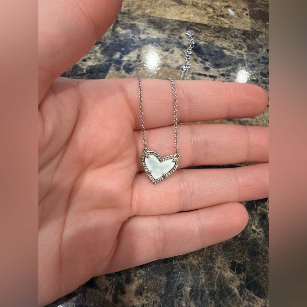 Kendra Scott Ari Heart Silver Pendant Necklace — Platinum Drusy - Picture 5 of 8